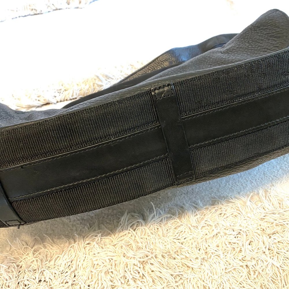 CYNTHIA ROWLEY PEBBLE LEATHER SHOULDER BAG - Picture 2 of 10